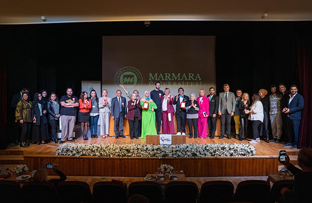 Enler Ve GençlerAynı Sahnede