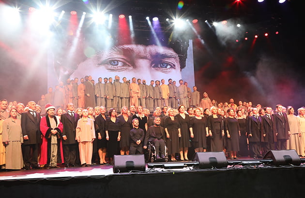 İBB Şehir Tiyatroları’na Cumhuriyetin 100. Yılı Özel Ödülü