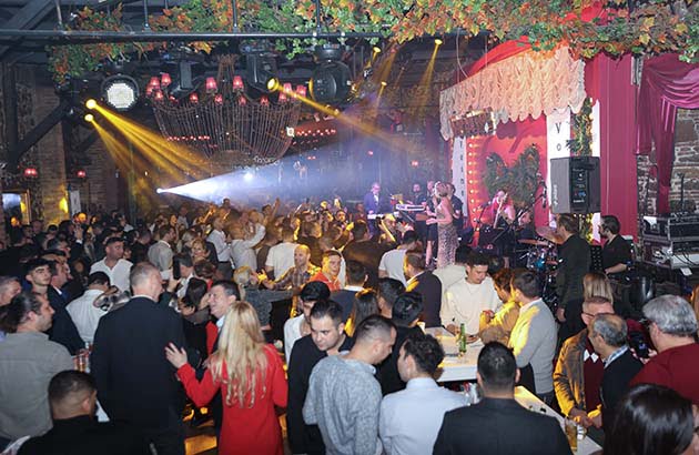 Çalışanlara yeni yıla merhaba partisi...